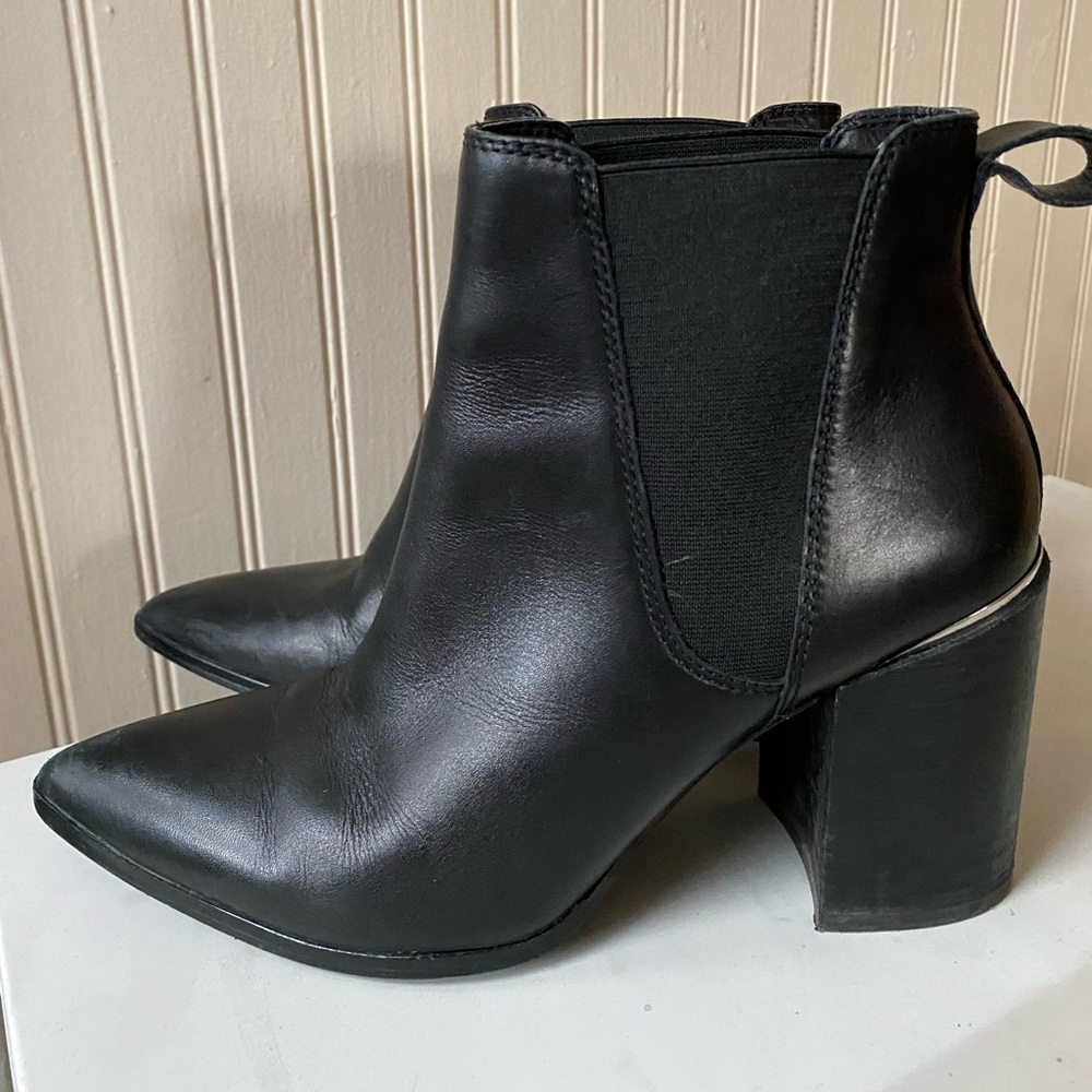 Steve Madden booty